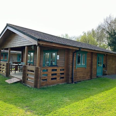 Lake Pochard, Oak Lodge South Cerney Exterior foto