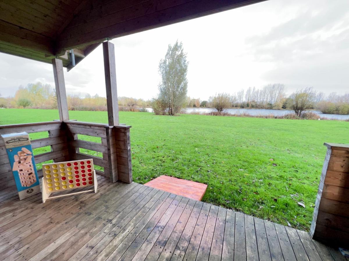Lake Pochard, Oak Lodge South Cerney Exterior foto