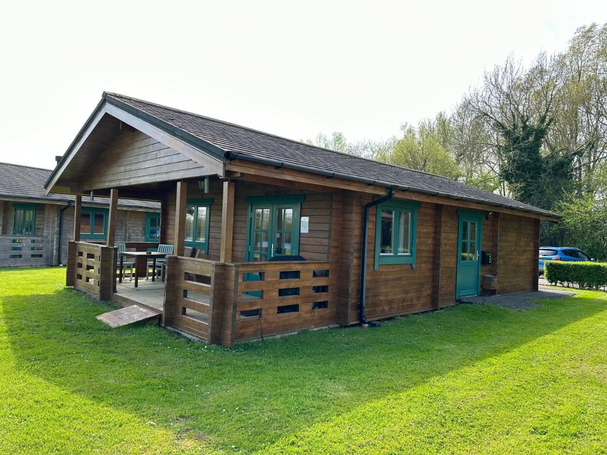 Lake Pochard, Oak Lodge South Cerney Exterior foto